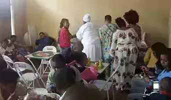 Feijoada de Nkosi servida à comunidade pela Casa da Palha.